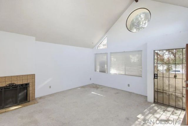 387 N Melrose Dr D, Vista, CA 92083