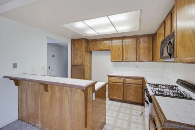 387 N Melrose Dr D, Vista, CA 92083