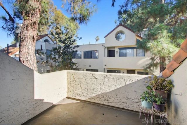 387 N Melrose Dr D, Vista, CA 92083