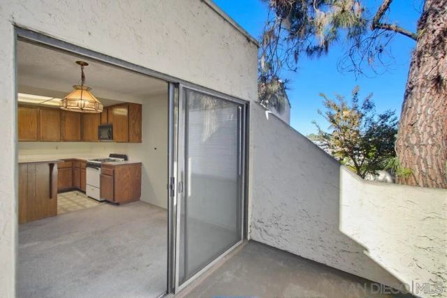 387 N Melrose Dr D, Vista, CA 92083