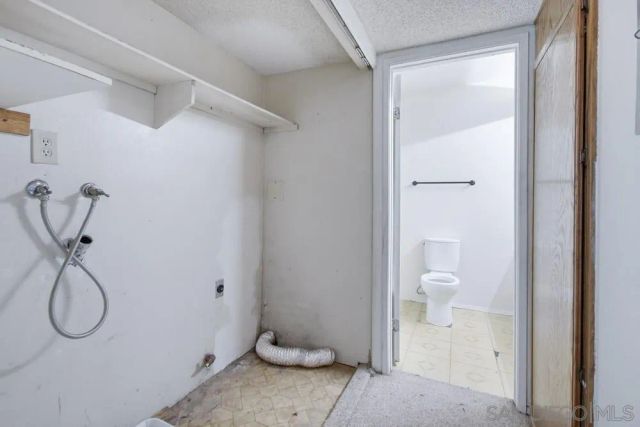 387 N Melrose Dr D, Vista, CA 92083