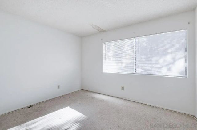 387 N Melrose Dr D, Vista, CA 92083