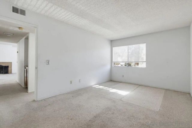 387 N Melrose Dr D, Vista, CA 92083