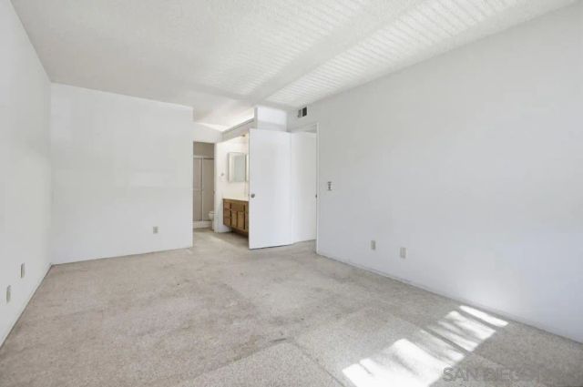 387 N Melrose Dr D, Vista, CA 92083