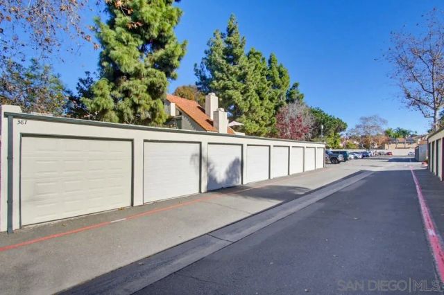 387 N Melrose Dr D, Vista, CA 92083