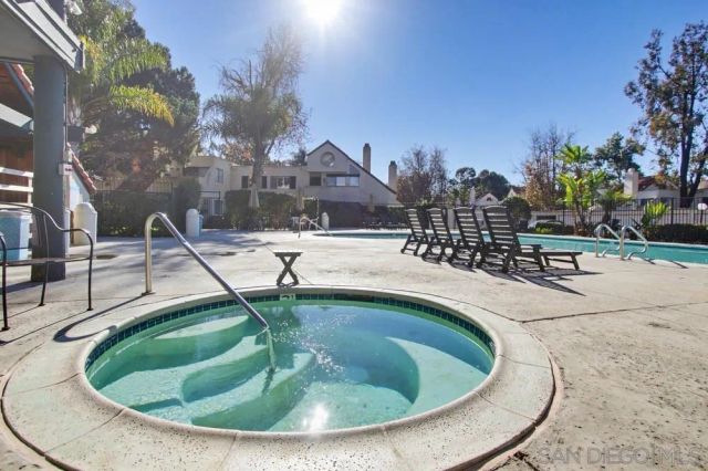 387 N Melrose Dr D, Vista, CA 92083