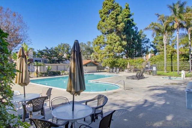 387 N Melrose Dr D, Vista, CA 92083