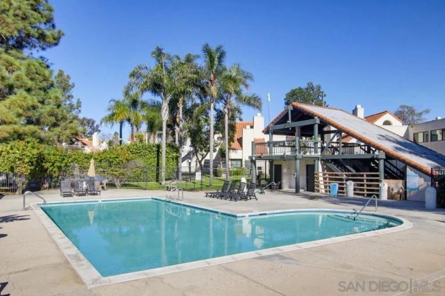 387 N Melrose Dr D, Vista, CA 92083