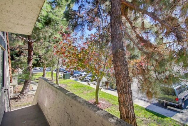 387 N Melrose Dr D, Vista, CA 92083