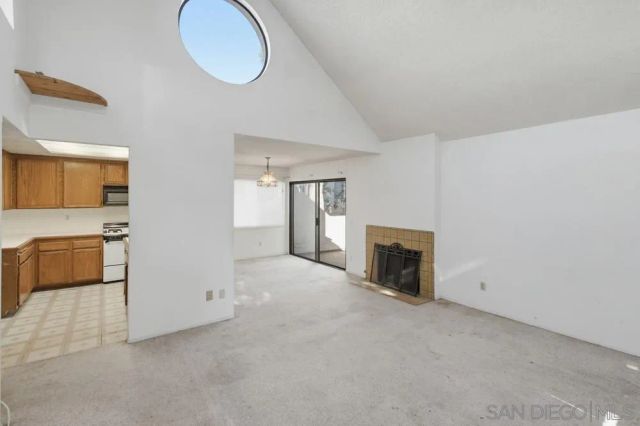 387 N Melrose Dr D, Vista, CA 92083