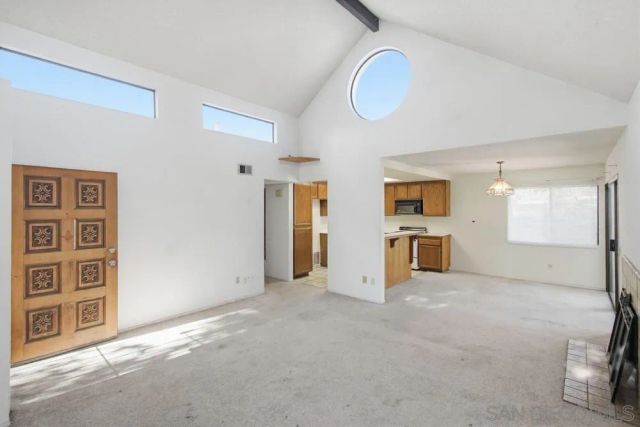 387 N Melrose Dr D, Vista, CA 92083