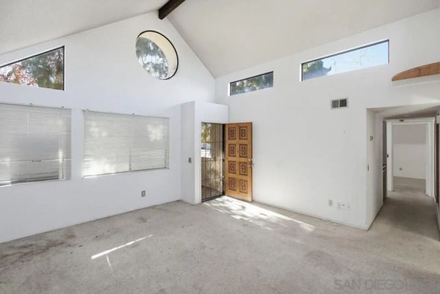 387 N Melrose Dr D, Vista, CA 92083