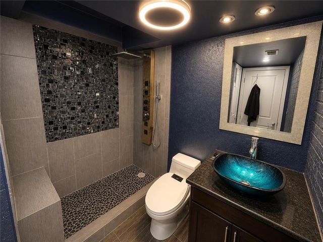2933 Baltimore Avenue 302, Kansas City, MO 64108
