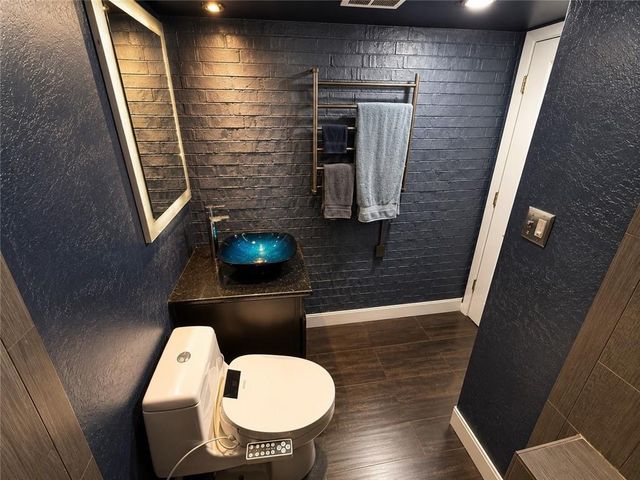 2933 Baltimore Avenue 302, Kansas City, MO 64108