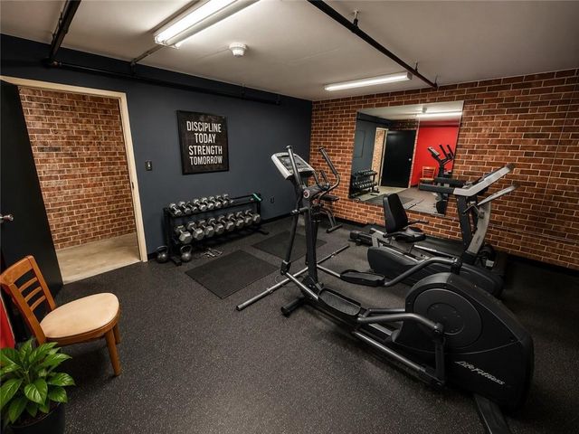 2933 Baltimore Avenue 302, Kansas City, MO 64108