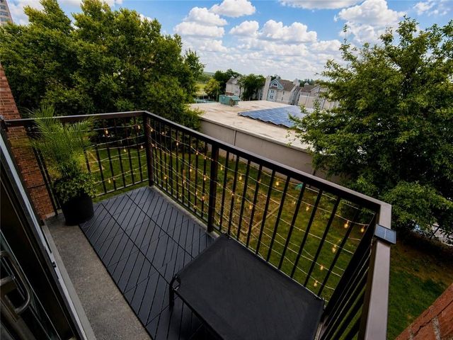 2933 Baltimore Avenue 302, Kansas City, MO 64108
