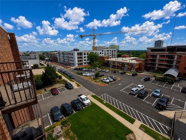 2933 Baltimore Avenue 302, Kansas City, MO 64108