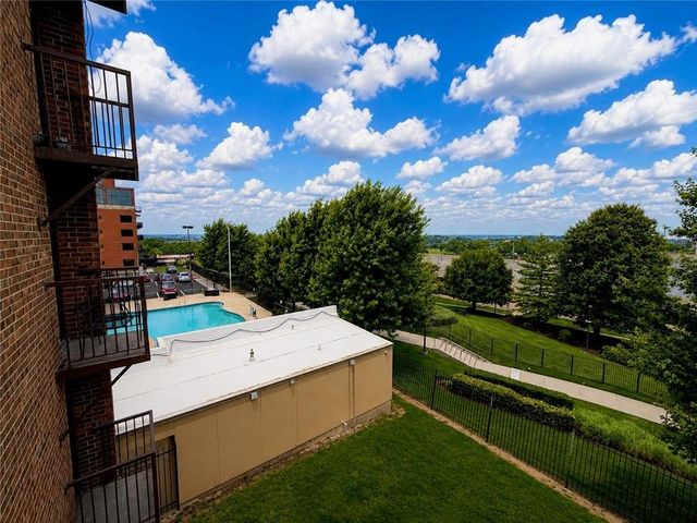 2933 Baltimore Avenue 302, Kansas City, MO 64108