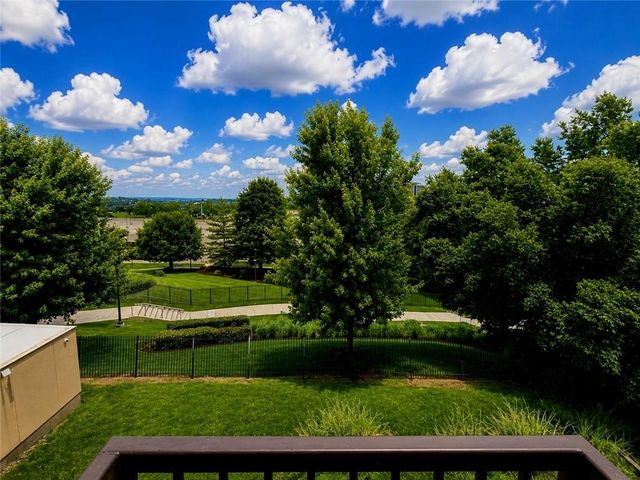2933 Baltimore Avenue 302, Kansas City, MO 64108