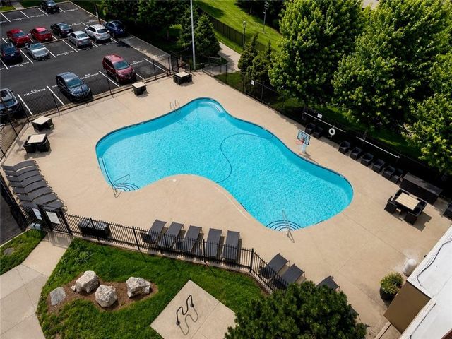 2933 Baltimore Avenue 302, Kansas City, MO 64108