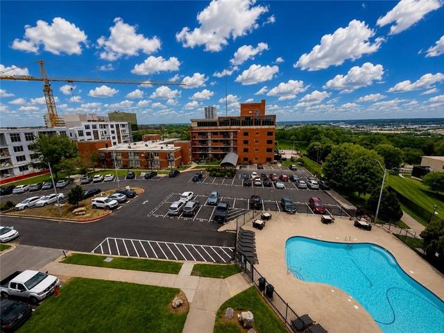 2933 Baltimore Avenue 302, Kansas City, MO 64108