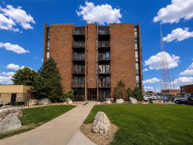 2933 Baltimore Avenue 302, Kansas City, MO 64108