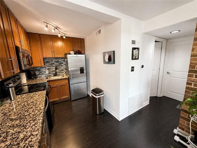 2933 Baltimore Avenue 302, Kansas City, MO 64108