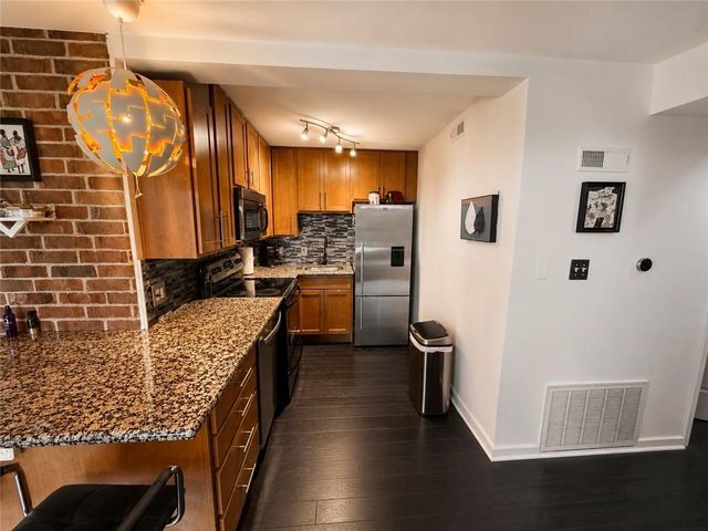 2933 Baltimore Avenue 302, Kansas City, MO 64108
