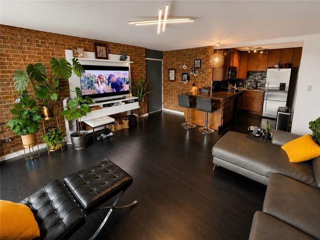 2933 Baltimore Avenue 302, Kansas City, MO 64108