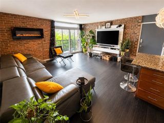 2933 Baltimore Avenue 302, Kansas City, MO 64108