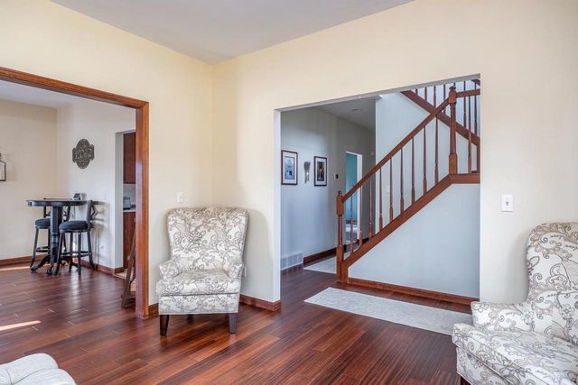 2195 SHADOW BEND COURT, Neenah, WI 54956