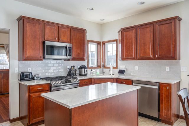 2195 SHADOW BEND COURT, Neenah, WI 54956