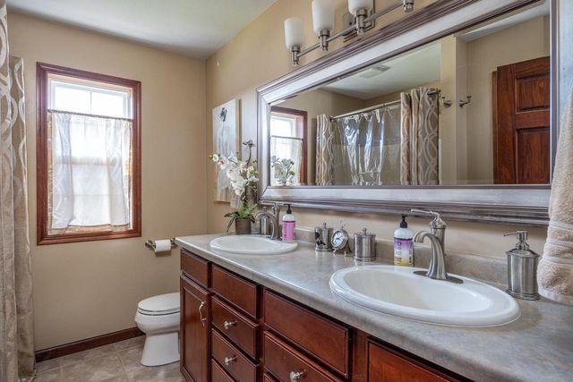 2195 SHADOW BEND COURT, Neenah, WI 54956