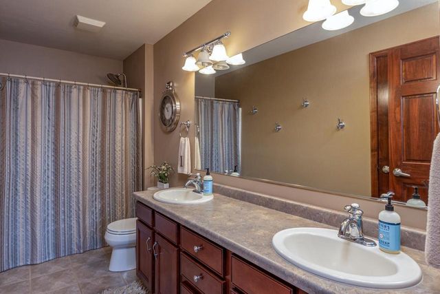 2195 SHADOW BEND COURT, Neenah, WI 54956