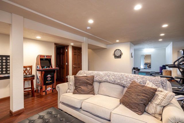 2195 SHADOW BEND COURT, Neenah, WI 54956