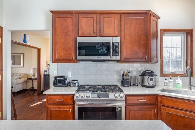 2195 SHADOW BEND COURT, Neenah, WI 54956