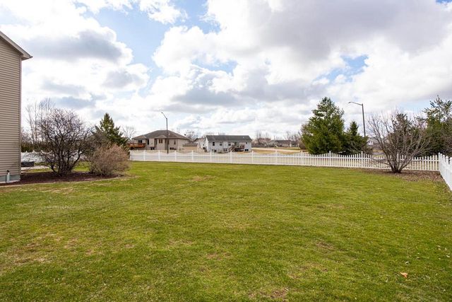 2195 SHADOW BEND COURT, Neenah, WI 54956