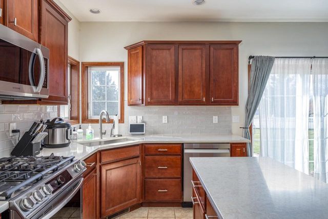 2195 SHADOW BEND COURT, Neenah, WI 54956