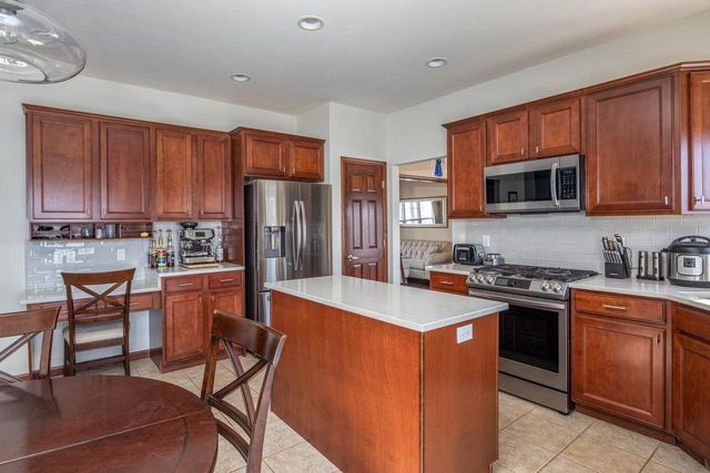 2195 SHADOW BEND COURT, Neenah, WI 54956