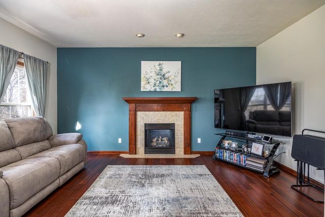 2195 SHADOW BEND COURT, Neenah, WI 54956