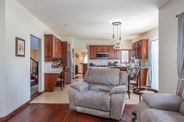 2195 SHADOW BEND COURT, Neenah, WI 54956