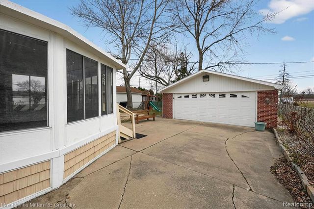 17049 Reno Street, Riverview, MI 48193