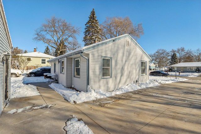 1545 S 171st STREET, New Berlin, WI 53151