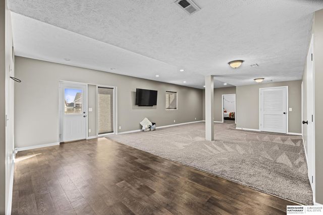 16013 Craig Avenue, Bennington, NE 68007