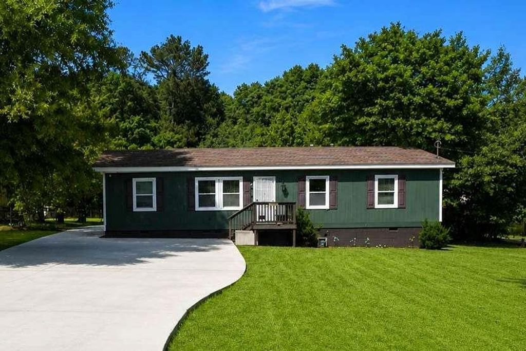 384 Ronthor Drive, Social Circle, GA 30025