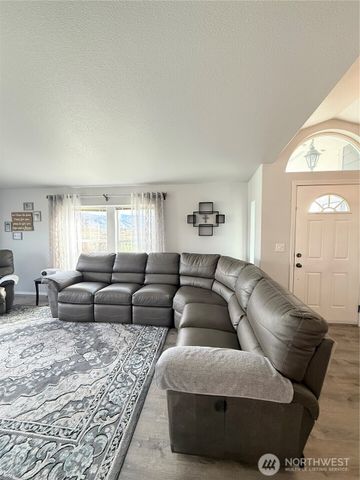 111 Johnson Creek Road, Omak, WA 98841