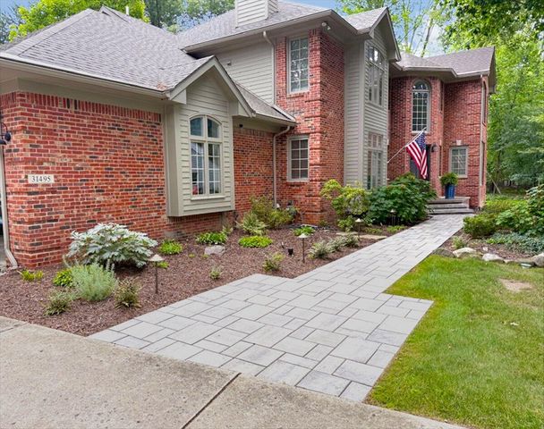 31495 Sleepy Hollow Lane, Beverly Hills, MI 48025