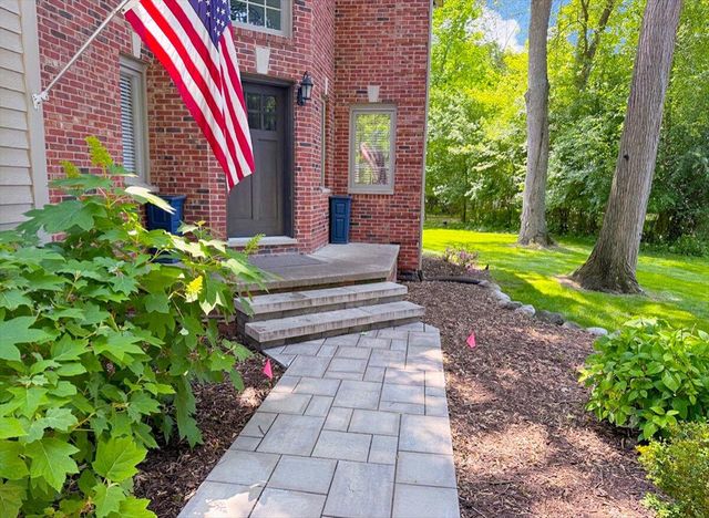 31495 Sleepy Hollow Lane, Beverly Hills, MI 48025