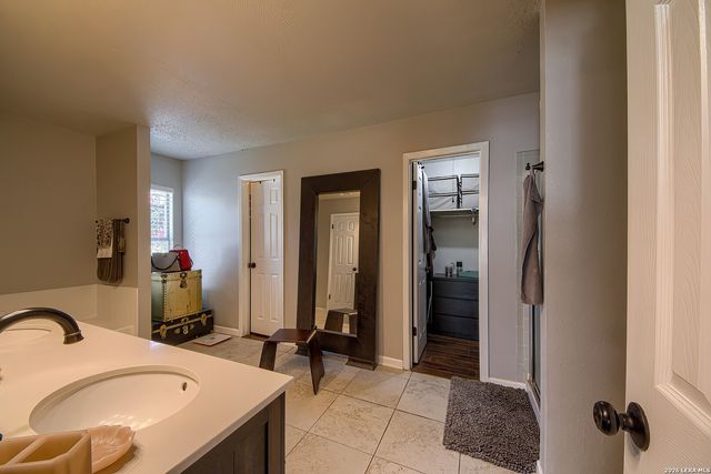 2422 Thrasher Oak, San Antonio, TX 78232