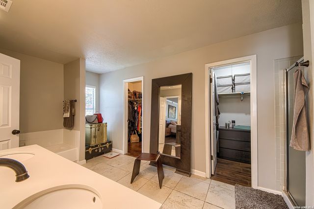 2422 Thrasher Oak, San Antonio, TX 78232